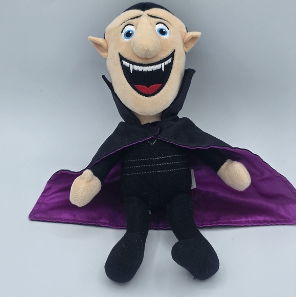 Hotel Transylvania 3 Dracula Plush Toy - Picture 2 of 6